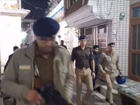 300 Uttarakhand police officers storm Bareilly in drug mafia crackdown ...