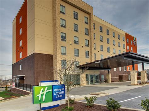 Hotel near Bridgestone Arena | Holiday Inn Express & Suites Nashville ...