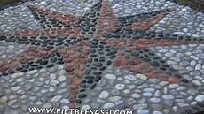 pavimenti con mosaici pietreesassi pavimento esterno in ciottoli con rosa dei pavimenti con mosaici pietreesassi pavimento esterno in ciottoli con rosa dei