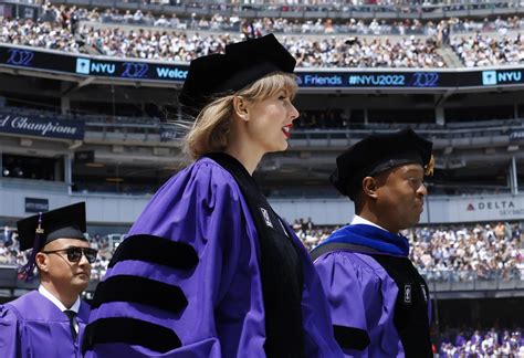 Taylor Swift 被纽约大学授予 Fine Arts 艺术学荣誉博士学位 – NOWRE现客