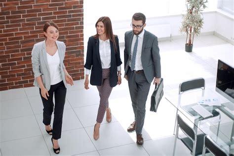 People Standing in Office 的图像结果