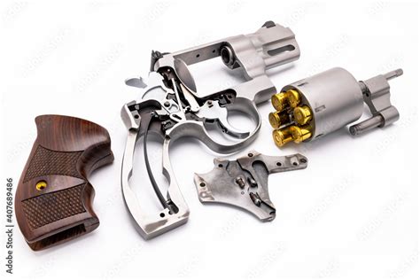Revolver Disassembly 的图像结果