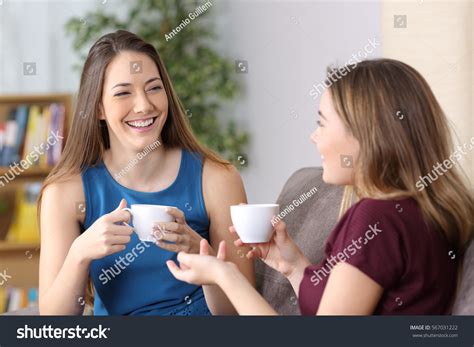 Two-Person Conversation 的图像结果