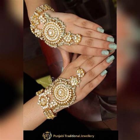 45+ Diamond Hathphool Designs Perfect for The Stellar Brides