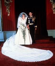Princess Diana Wedding Dress by Princess Diana S Wedding Dress Designer Reveals New Gown Facts Princess Diana Wedding Dress