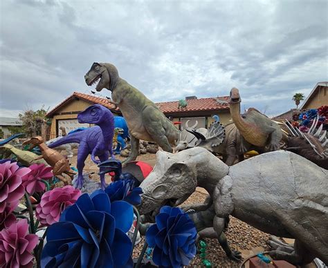SHAN-GRI-LA PREHISTORIC PARK AKA THE DINOSAUR HOUSE - All You Need to ...