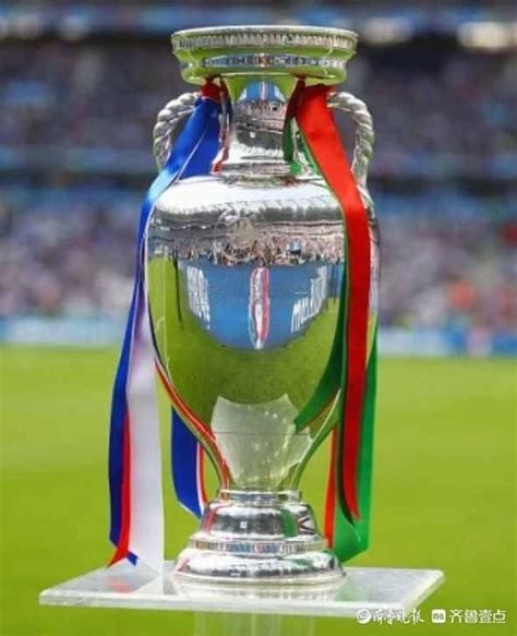 足球奖杯 的图像结果