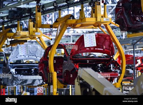 Car Assembly Line Process 的图像结果