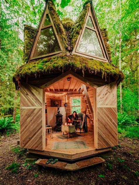 Octagonal Cabin – Living Tiny