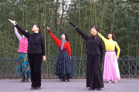 广场舞《万人迷》简单28步，适合不同年龄的人学跳