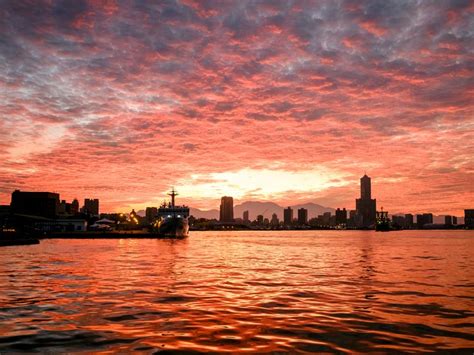 Download wallpaper 800x600 ship, buildings, sea, sunset, evening pocket ...