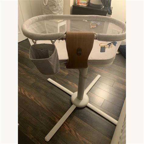 HALO Bassinest Luxe Swivel Sleeper in Dove Grey - AptDeco