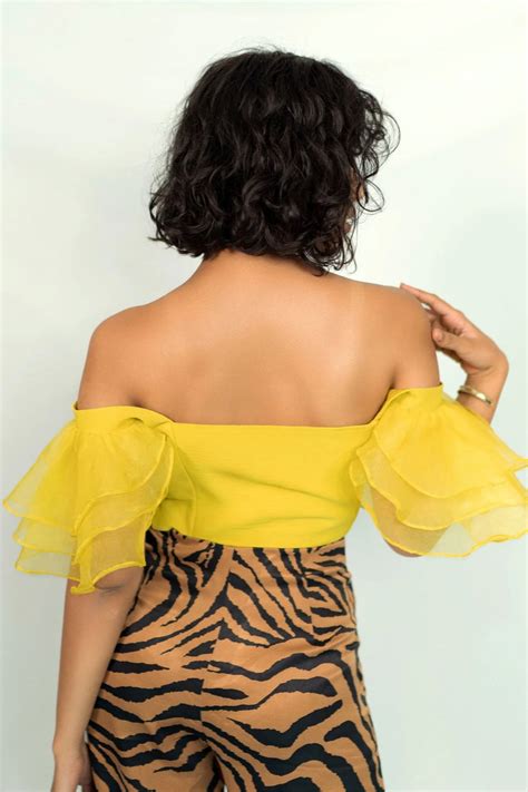 Elegant Yellow Corset Top with Statement Sleeves – Nolabels