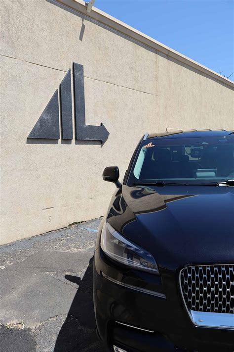 Sedans | Arrow Limousine