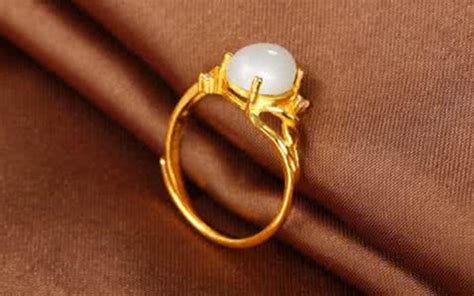 買求婚戒指前必看！珠寶專家分享首次買鑽石要注意的6件事 | ELLE HK