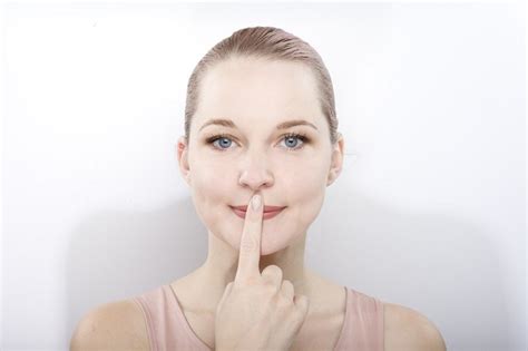 वजन कम करने के लिए रोजाना इन 4 एक्यूप्रेशर पॉइंट्स को दबाएं - Press ...