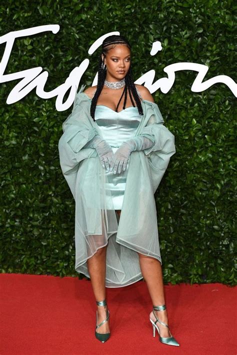 Rihanna Gave All Fans A Surprise With Her Royalty Look At The British ...
