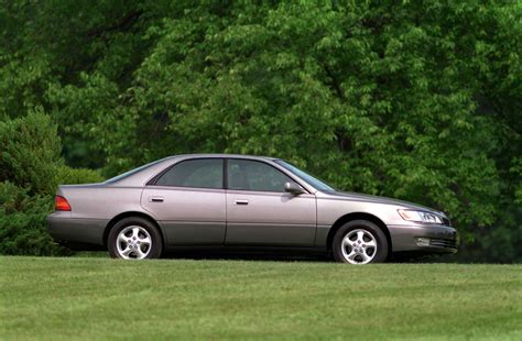 File:1996-1999 Lexus ES 300 (MCV20R) LXS sedan (2011-10-25) 01.jpg ...