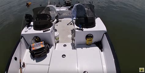 Catfish Using Garmin 4 Fishfinder 的图像结果