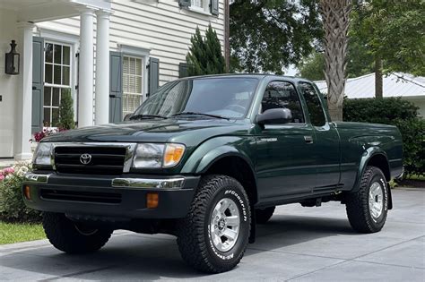 No Reserve: 27k-Mile 2000 Toyota Tacoma SR5 Xtracab V6 4x4 5-Speed for sale on BaT Auctions ...