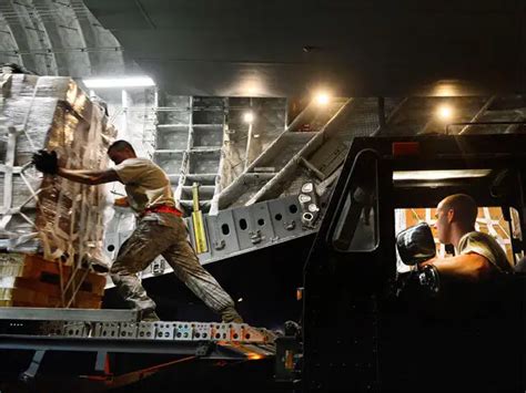 US C-130s aircraft dropped 30 bundles - US humanitarian relief airdrop ...