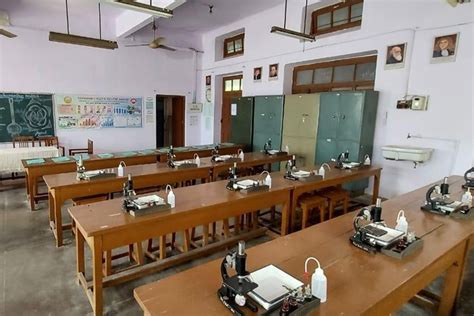Dayanand Girls PG College Kanpur Campus: Photos, Virtual Tour