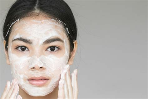 How to treat closed comedones