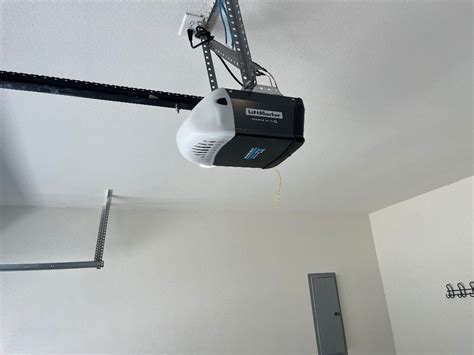 Best Garage Door Openers in Dallas for Smooth Operation