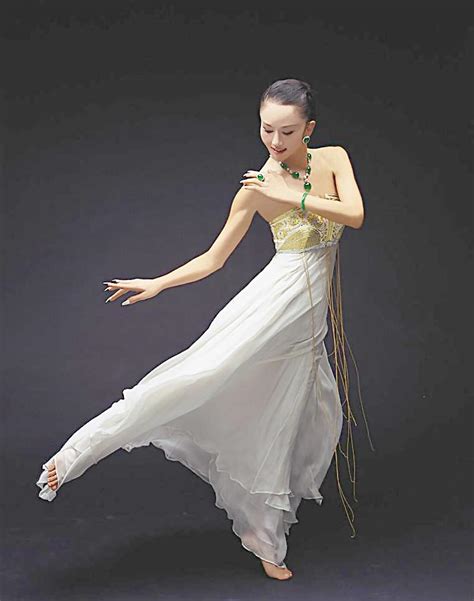 舞蹈家杨丽萍至今仍每天坚持练舞蹈,所以她跳的孔雀舞才会那么精彩,真是什么-_补肾参考网