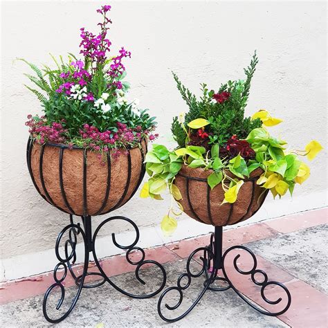 Outdoor Urn Planter for Garden (Coco-Liners) | EarthGarden – Earth Garden