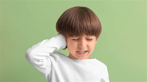 8 Easy Home Remedies To Relieve Ear Pain Due To Cold