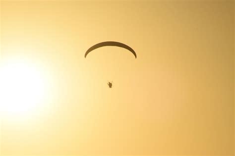 Parachuting Sunset 的图像结果