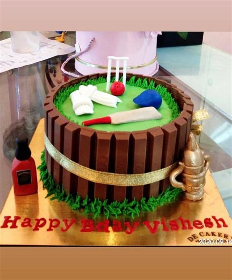 Cricket Pitch KitKat-Themed Birthday Cake – De Cakery