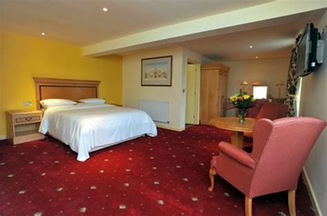 THE THREE QUEENS HOTEL AND LODGE - 2026 Hotel Reviews, Photos, Rate ...