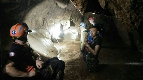 泰国洞穴救援：一年后回看只有一次机会的惊险尝试 - BBC News 中文