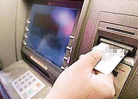 在国外暂时不能回国，银行卡快过期了该怎么办?|ATM机|银行卡|中国银行_新浪新闻