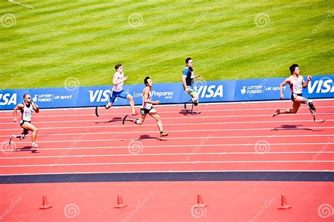Voir les d&eacute;tails de l&rsquo;image associ&eacute;e. Atletas Lisiados En El Estadio Ol&iacute;mpico De Londres Fotograf&iacute;a editorial ...