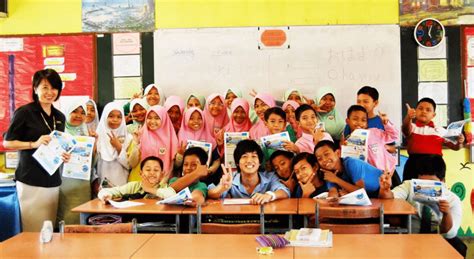 马来西亚小学五、六年级今起复课