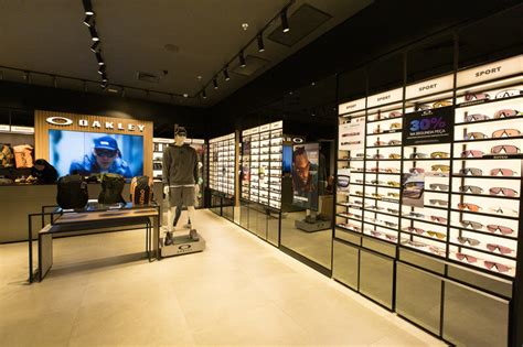 ibiza espanha o que tem loja da Oakley