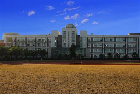 无人机航拍下的温岭中学，是浙江省内为数不多的百年名校之一|无人机航拍|温岭|浙江省_新浪新闻