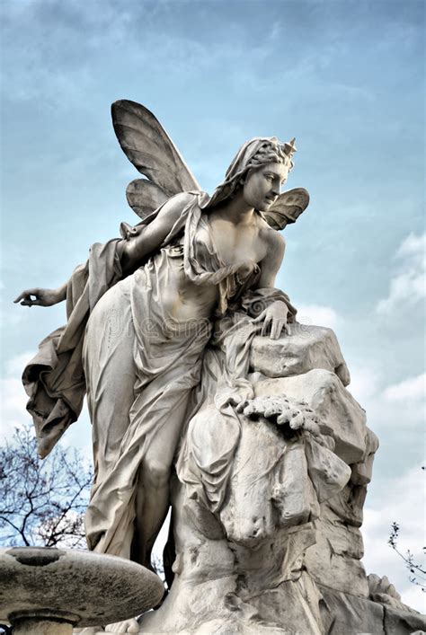 天使天堂般的雕塑 库存照片. 图片 包括有 天使天堂般的雕塑 - 8427138