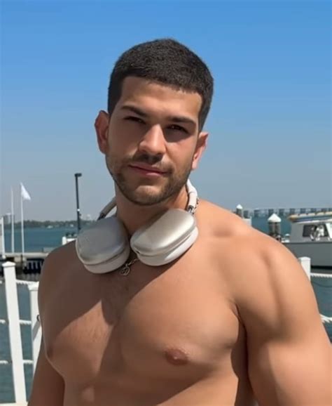 ¿Quién es Bernardo Flores? El actor de Secretos de Parejas casado con ...