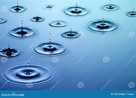 Crystal Raindrops Fall 的图像结果