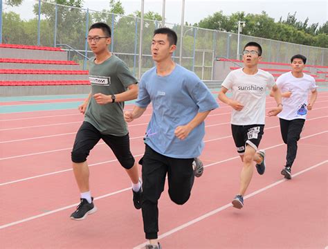 体育老师总结的800米跑训练方法|弯道|训练|起跑_新浪新闻