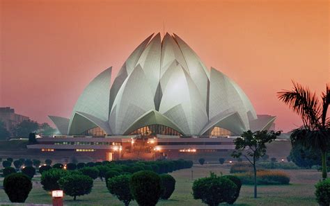 Lotus-Temple-in-New-Delhi,-India | eniGma Magazine
