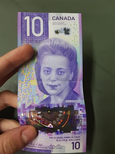 10 Canadian Dollar