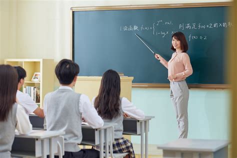 广州南站小学不一样的课堂：老师从讲台上“走下来”