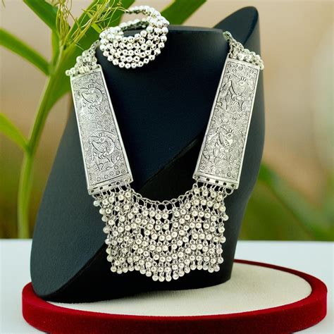 German Oxidized Silver Kundan Temple Work Necklace: A Long Rani Haar ...