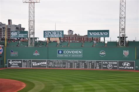 Fenway Park 的图像结果