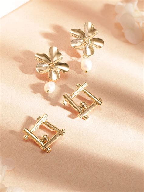 Rubans Offers Finest Quality Earrings Collection Online.